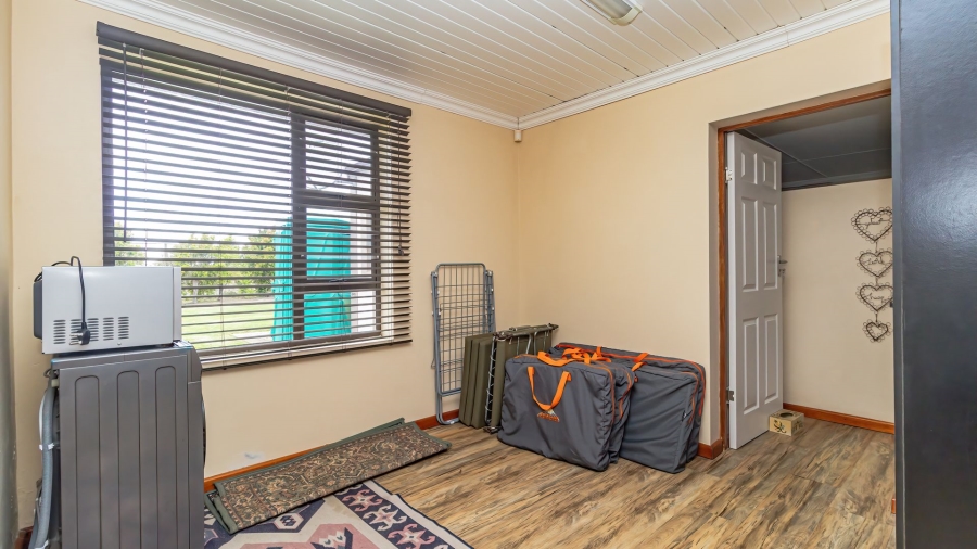 6 Bedroom Property for Sale in Aalwyndal Western Cape